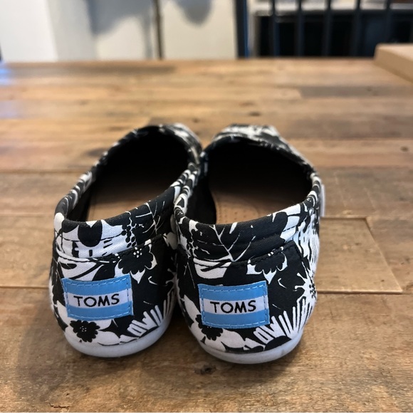 Toms Floral Black/White Womens size 6.5 - Picture 6 of 7